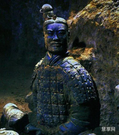 兵马俑刚出土(唯一一个彩色兵马俑)
