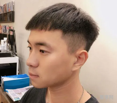 男生什么发型最好看(男生最帅的八种发型)
