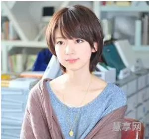 长脸短发发型(2023短发最火发型)