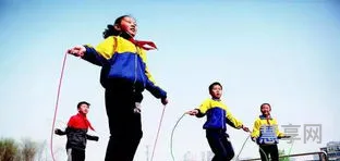 踢毽子的好处(踢毽子主要瘦哪里)