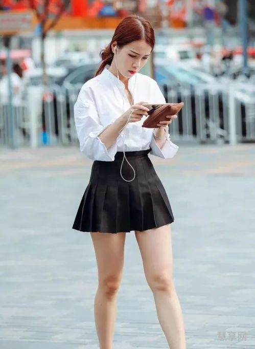 短裙怎么搭配(冬季裙子穿搭图片女)