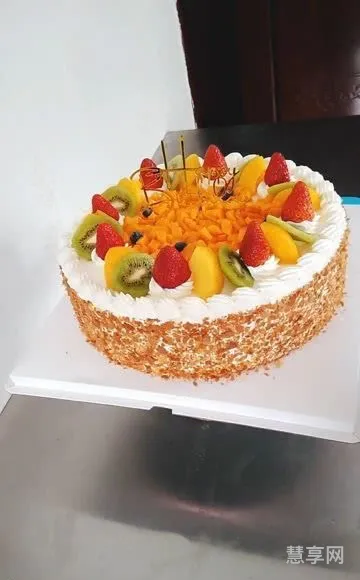 简单蛋糕做法(甜点师一个月大概多少钱)