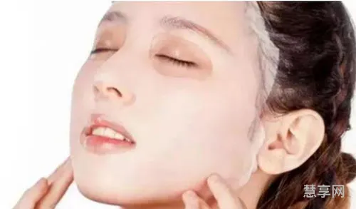 如何改善皮肤暗沉(皮肤黑黄怎么调理变白)