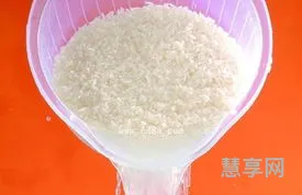 用淘米水洗脸(奶奶几十年坚持淘米水洗脸)