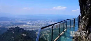 张家界玻璃栈道(张家界旅游团报价5日游)