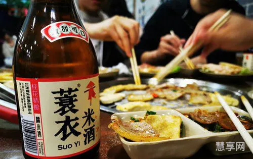 吃烤肉喝什么酒(吃烤肉喝红酒还是白葡萄酒)