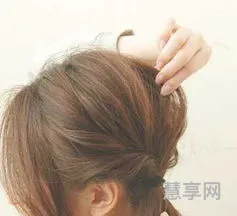 卷发怎么盘好看(卷发如何扎头发简单好看)