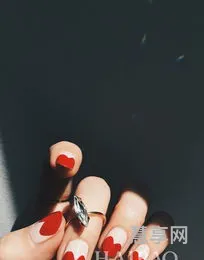 指甲油怎么涂(指甲油正确涂法教程)