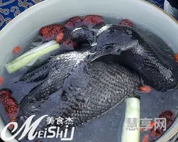 乌鸡汤的做法(家常炖乌鸡汤的简单方法)