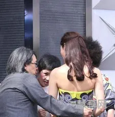 男生搂腰会硬嘛(男生听到女生喘气是什么心理现象)