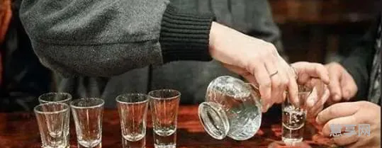 酒桌上的开场白(做东请客吃饭开场白)