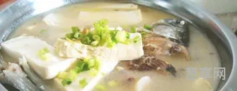 鲫鱼汤怎么做(鲫鱼汤的做法和步骤)