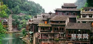 凤凰古城攻略(凤凰古城什么季节去玩最好)