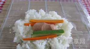 如何制作饭团(饭团的制作步骤)