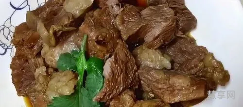 家常卤牛肉的做法步骤窍门(怎样做卤牛肉好吃又简单)