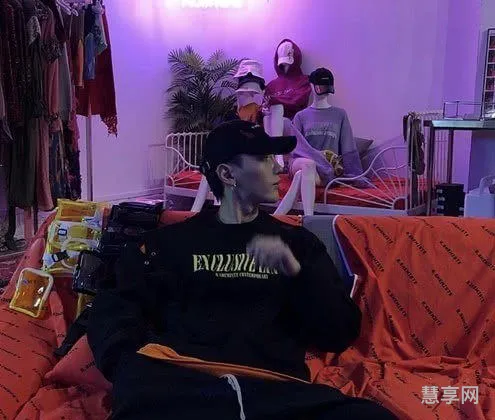 同学之间暗恋的表现(如何知道同学暗恋你)
