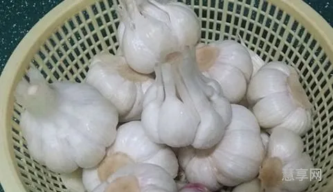 糖醋蒜的腌制方法家常(糖醋蒜怎么腌好吃)
