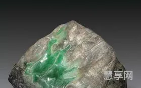 翡翠原石如何看(翡翠原石鉴别最简单方法)