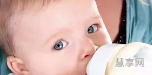 新生儿总是吐奶(新生婴儿吐奶频繁是什么原因)
