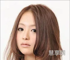 方脸发型设计(方脸适合短发的发型图)
