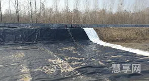 鱼塘防渗膜的正确使用(新建鱼塘防渗水的方法)