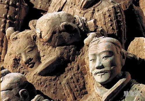 兵马俑本来的颜色(唯一一个彩色兵马俑)
