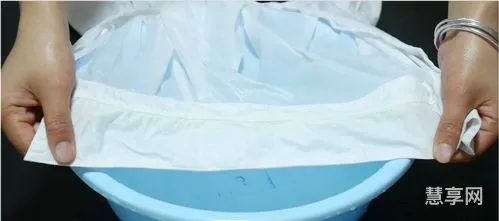 白衣服发黄怎么洗(白衣服发黄洗白简单有效方法)