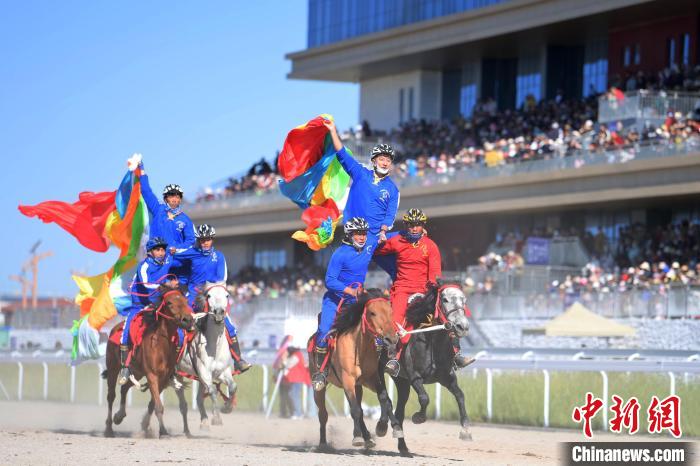 甘肃玛曲第十五届格萨尔赛马会开幕 38支队伍角