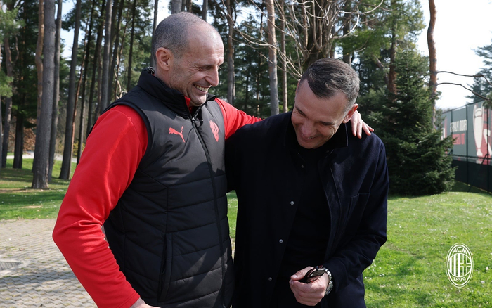 米兰传奇甫琴科现身训练场 助力球队备战意甲联