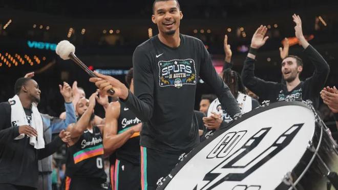 文班亚马接受奥拉朱旺训练 马刺加速重建冲击季