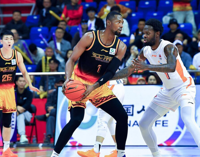 贾尔斯绝杀助江苏男篮险胜山西 展现顶级外援风