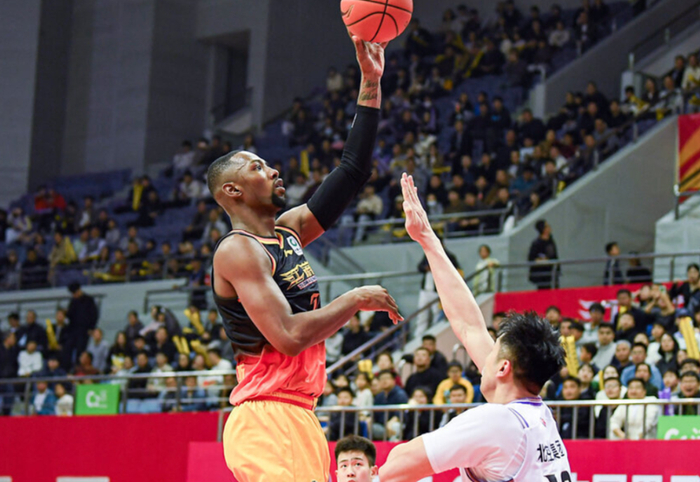 贾尔斯绝杀助江苏男篮险胜山西 展现顶级外援风