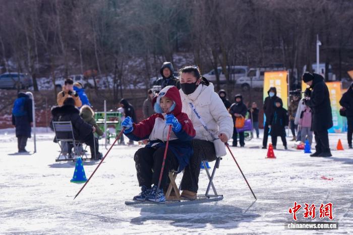青少年冰上体验活动点燃延庆冰雪热情