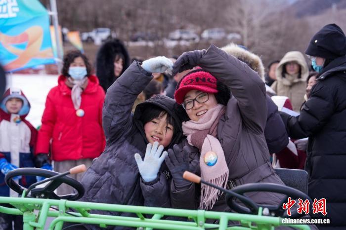 青少年冰上体验活动点燃延庆冰雪热情