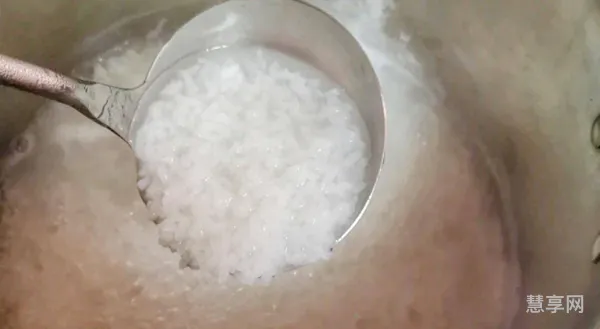 煮梨水用开水还是冷水(冰糖炖雪梨是冷水还是热水)