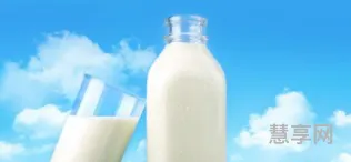 夏天喝牛奶上火吗(纯牛奶降火还是上火)